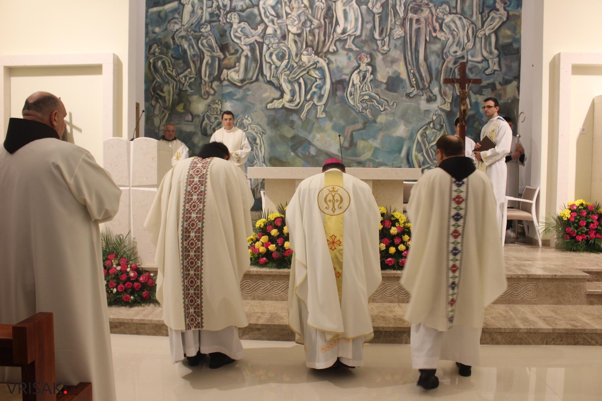 FOTO: Crkvu u Dobrkovićima blagoslovio biskup Palić