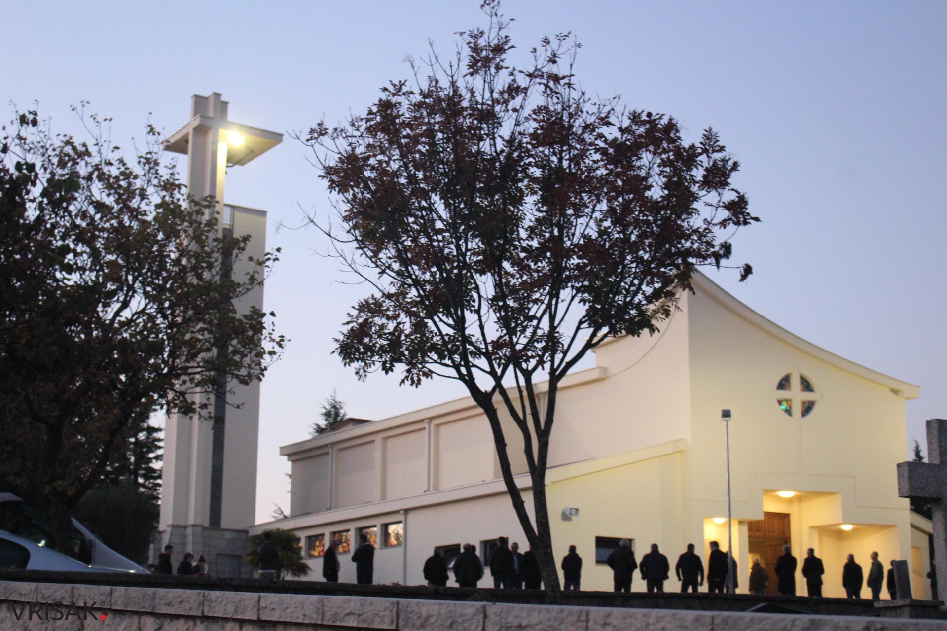 FOTO: Crkvu u Dobrkovićima blagoslovio biskup Palić