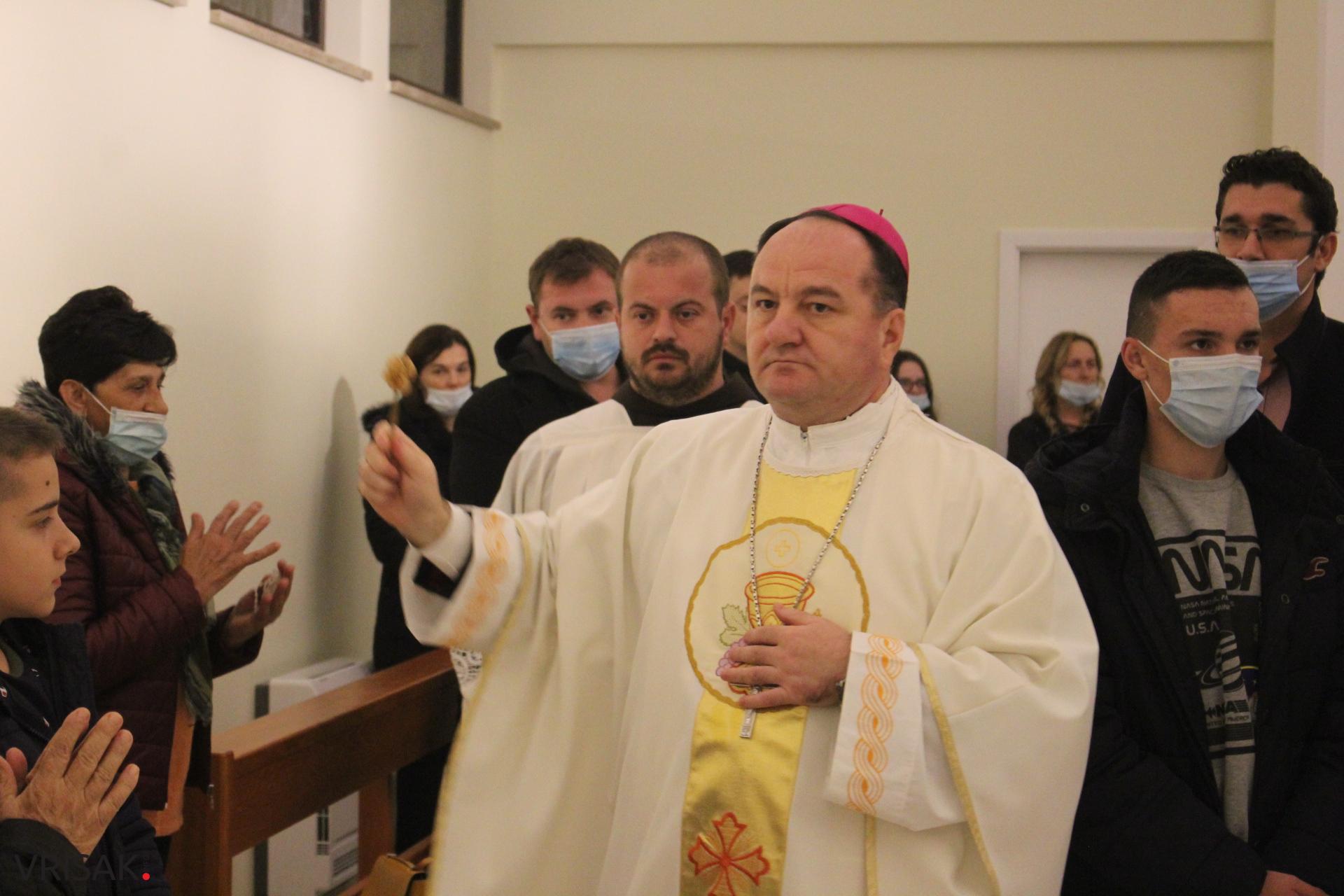 FOTO: Crkvu u Dobrkovićima blagoslovio biskup Palić