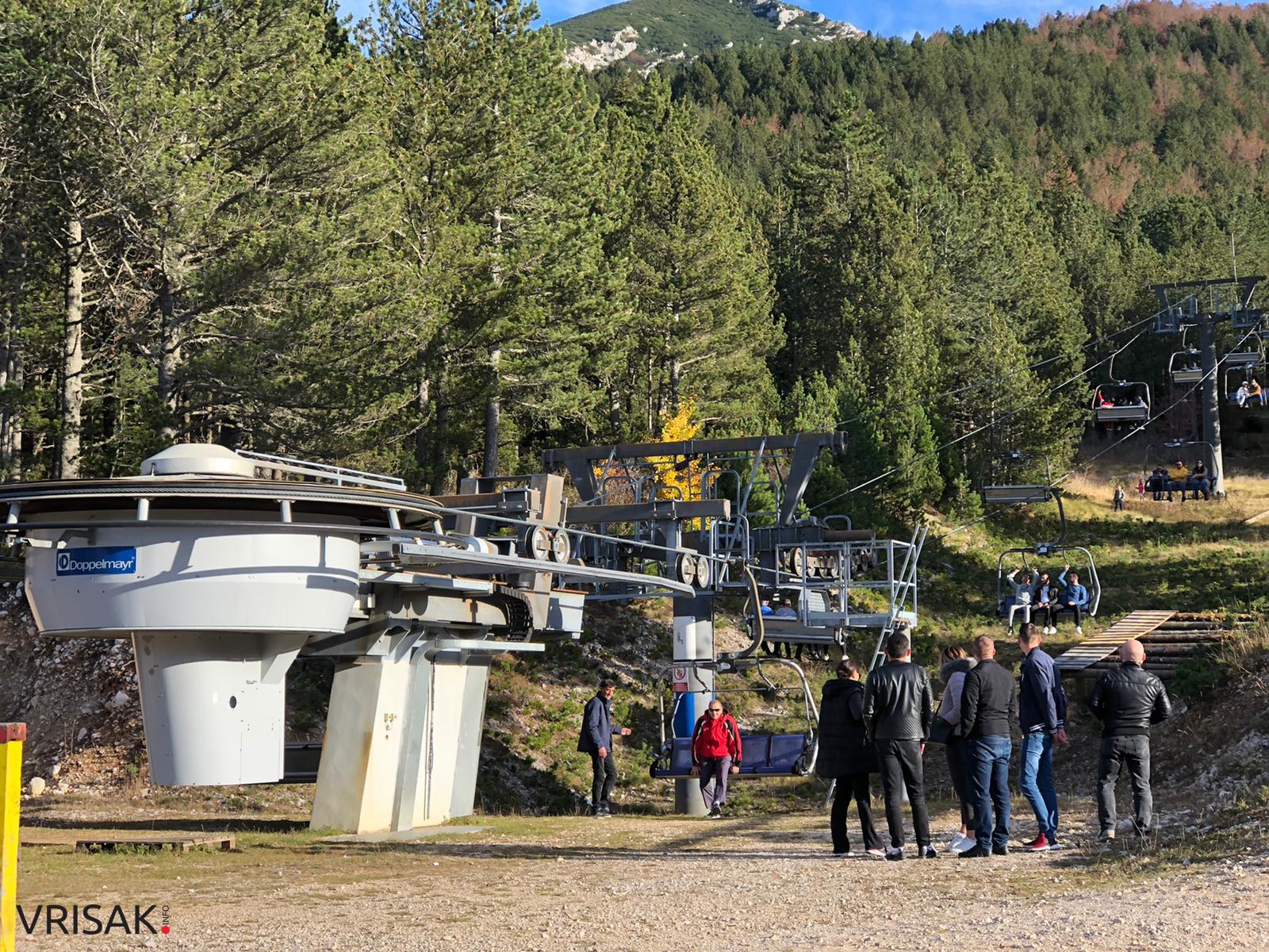FOTO: Sunčani dan na Blidinju privukao mnoštvo izletnika i turista