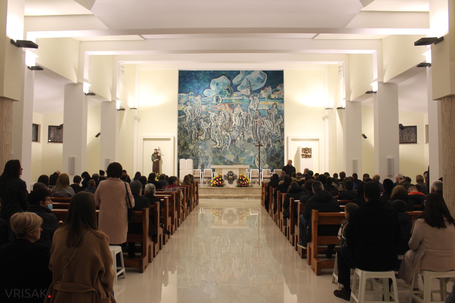 FOTO: Crkvu u Dobrkovićima blagoslovio biskup Palić