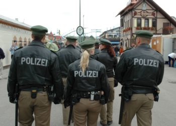 Hrvati u Njemačkoj slavili prvi rođendan djeteta, policija reagirala