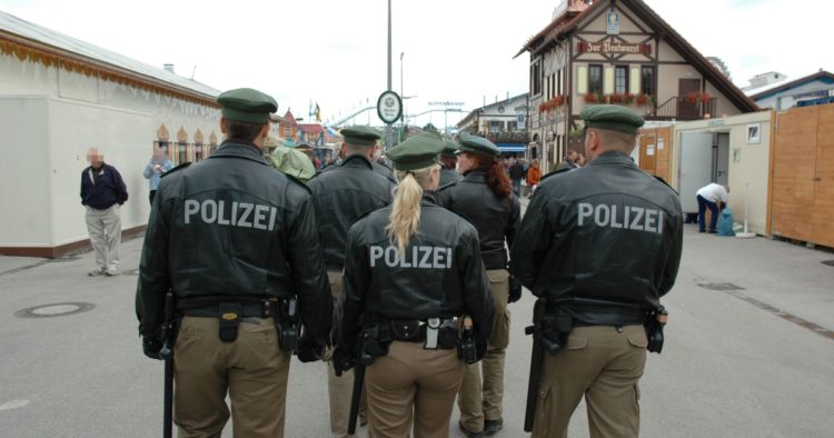 Hrvati u Njemačkoj slavili prvi rođendan djeteta, policija reagirala