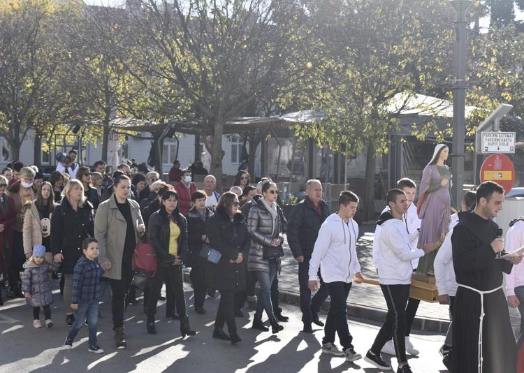 Misom i procesijom proslavljen blagdan sv. Kate u Ljubuškom  (Foto)