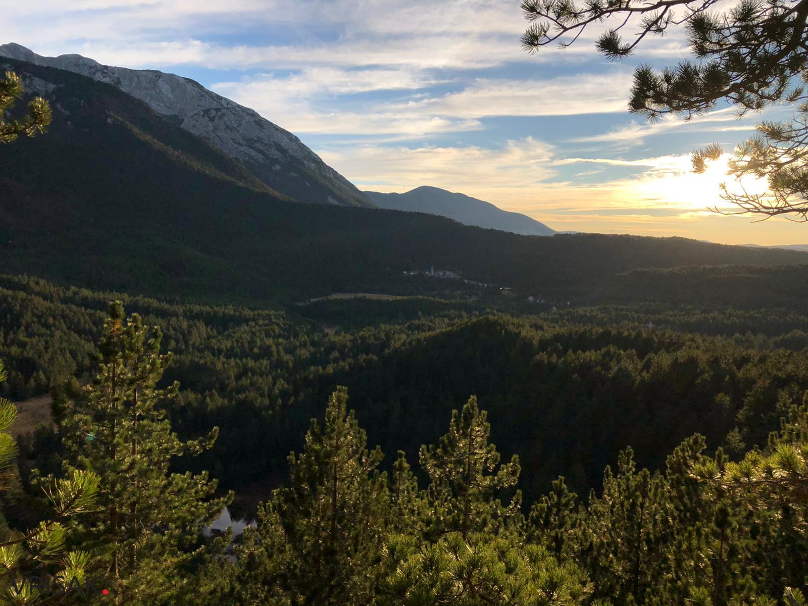 FOTO: Sunčani dan na Blidinju privukao mnoštvo izletnika i turista