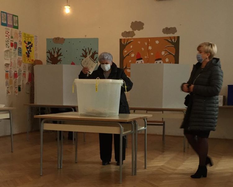 Otvorena su birališta u BiH, donosimo najnovije informacije
