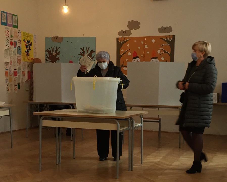 Otvorena su birališta u BiH, donosimo najnovije informacije