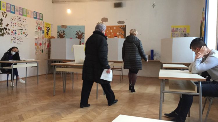 Otvorena su birališta u BiH, donosimo najnovije informacije