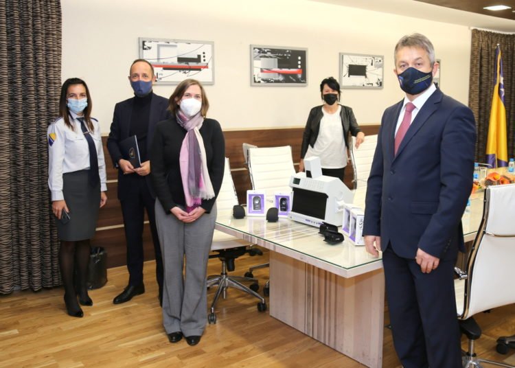 Švicarska donirala Graničnoj policiji BiH vrijednu opremu za provjeru dokumenata