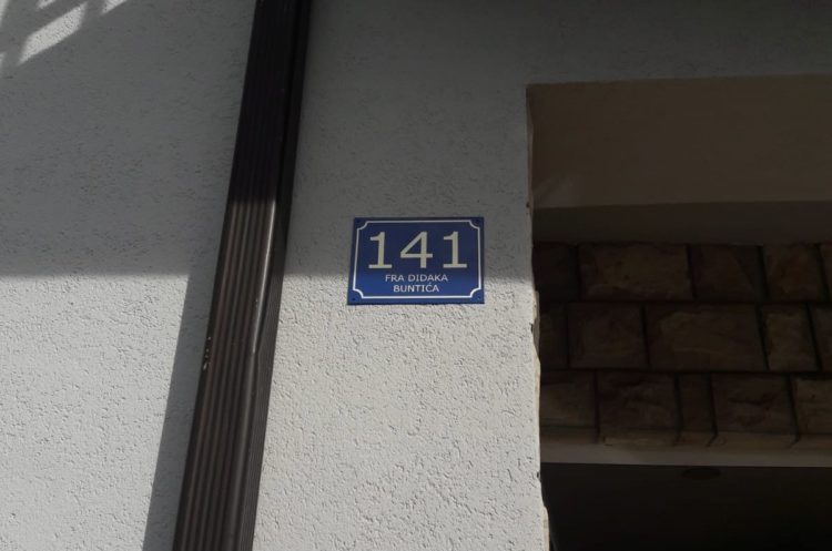 Široki Brijeg: Počelo postavljanje pločica s kućnim brojevima