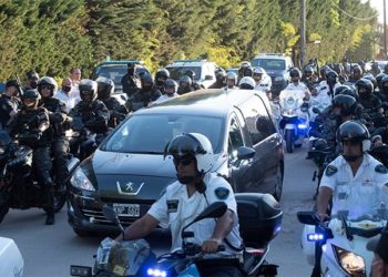 U najužem krugu obitelji i prijatelja pokopan Diego Maradona