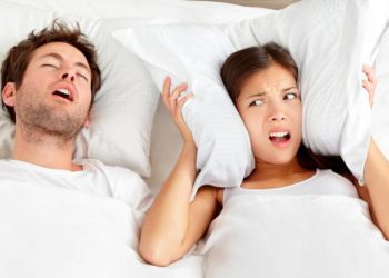 Trikovi kako lakše zaspati ako partner hrče