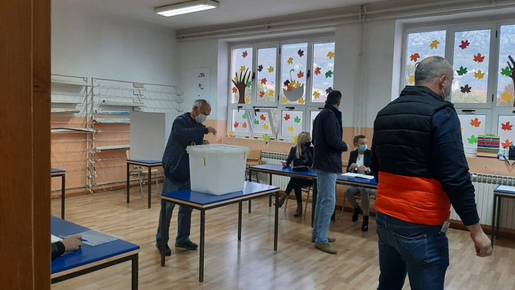 Otvorena su birališta u BiH, donosimo najnovije informacije