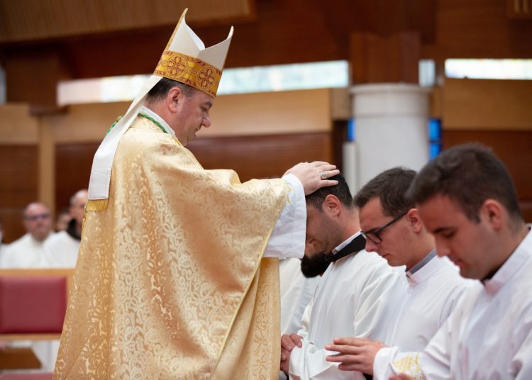 Đakonsko ređenje u Mostaru (FOTO)