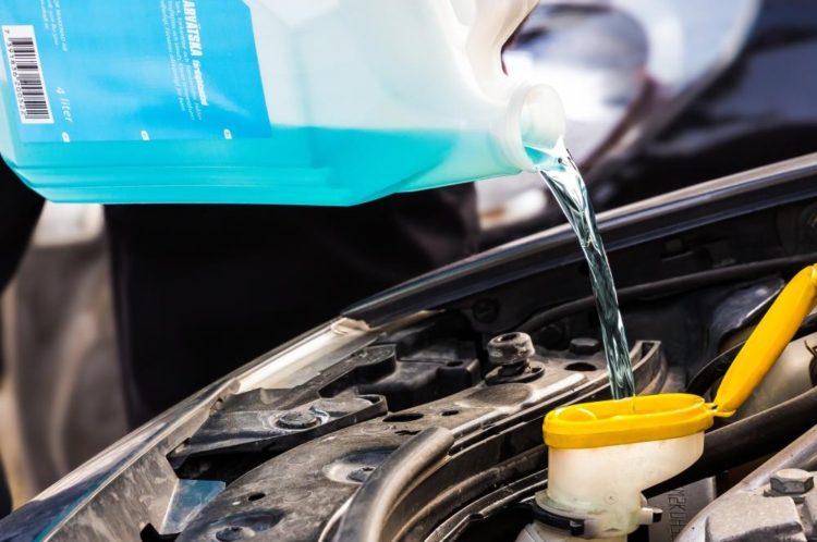 Antifriz je neophodan i ljeti i zimi, ne zaboravite da ima rok trajanja!