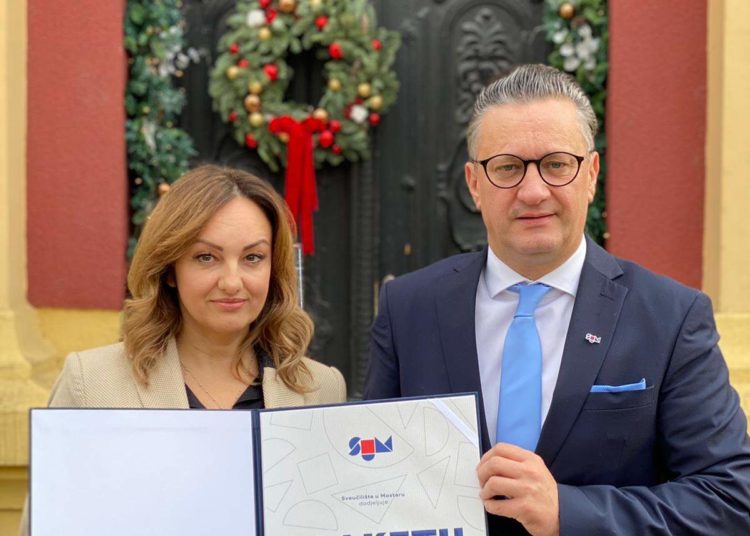 Dodijeljene plakete i povelje Zavodu za školstvo HNŽ i Zavodu za odgoj i obrazovanje ZHŽ i HBŽ
