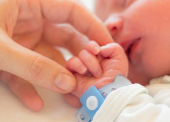 Posušak porodio suprugu u vozilu na putu do rodilišta u Mostaru