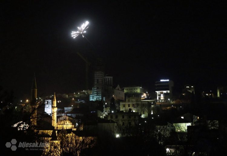 Srbi slave u Mostaru: Iznad Saborne crkve ispaljen vatromet