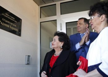 Uklonjena sporna ploča s imenom Radovana Karadžića