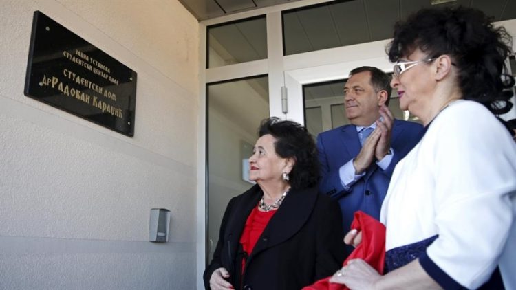 Uklonjena sporna ploča s imenom Radovana Karadžića