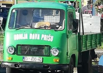 Zbog natpisa na kamionu iz Dalmacije, fotografija postala hit na Facebooku