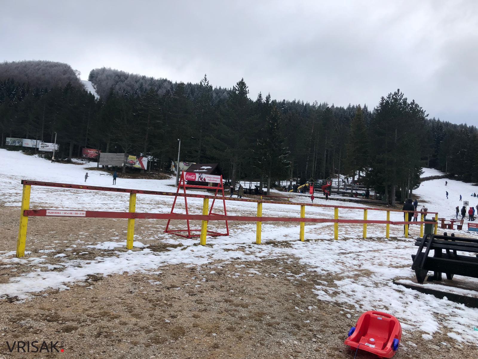 Fotoreportaža s Blidinja: Mnoštvo posjetitelja uživalo u zimskom danu