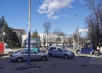 Banja Luka upravo: Svi izašli na ulice, kolaps u prometu, obustavljena škola, u centru ne rade semafori