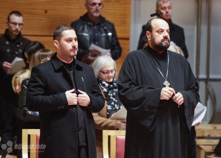 Biskup Palić: Koronavirus je tama današnjice, poruka Božića pobjeda svjetla