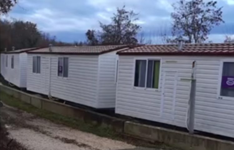 Vrijedna donacija: Violeta poslala 15 montažnih kućica u potresom pogođena područja