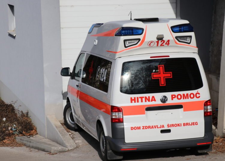Grad Široki Brijeg darovao Domu zdravlja vozilo hitne pomoći