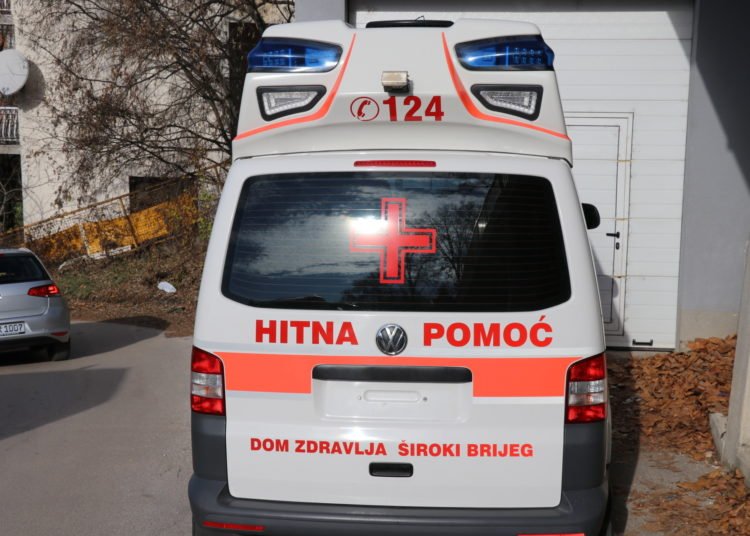 Grad Široki Brijeg darovao Domu zdravlja vozilo hitne pomoći