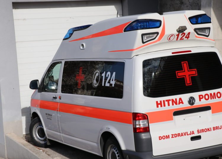 Grad Široki Brijeg darovao Domu zdravlja vozilo hitne pomoći