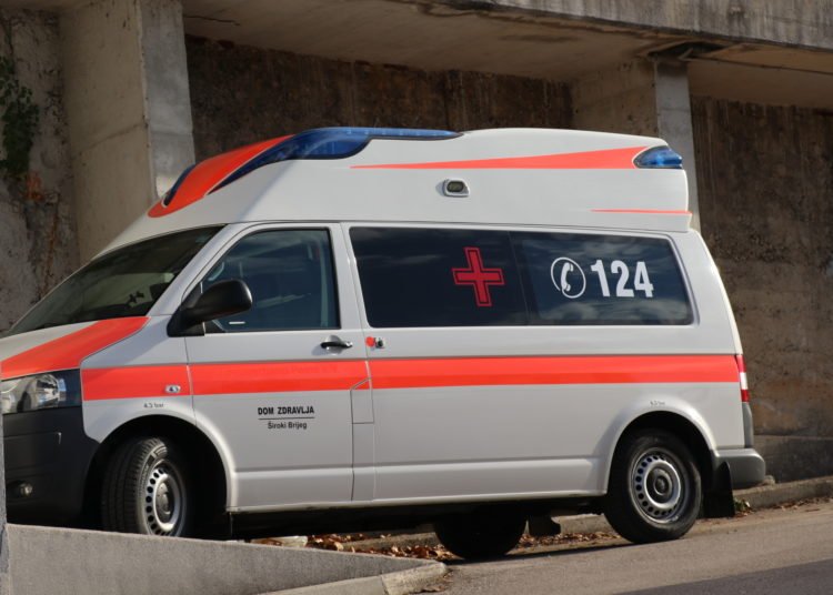 Grad Široki Brijeg darovao Domu zdravlja vozilo hitne pomoći