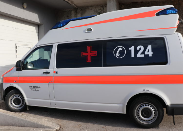 Grad Široki Brijeg darovao Domu zdravlja vozilo hitne pomoći
