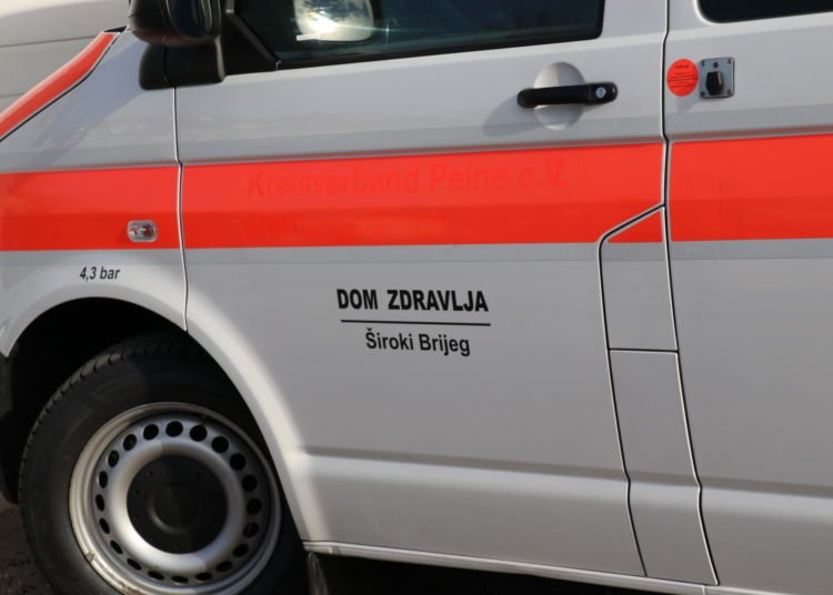 Grad Široki Brijeg darovao Domu zdravlja vozilo hitne pomoći