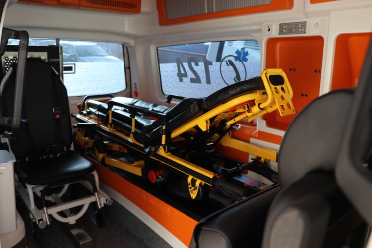 Grad Široki Brijeg darovao Domu zdravlja vozilo hitne pomoći