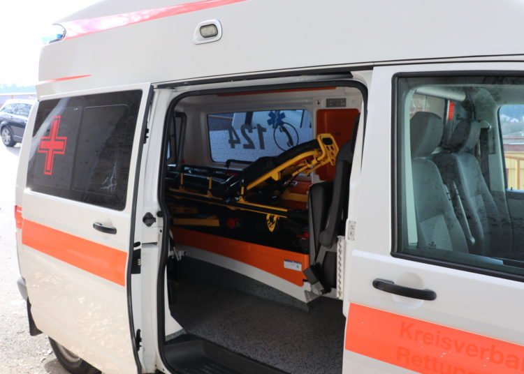 Grad Široki Brijeg darovao Domu zdravlja vozilo hitne pomoći