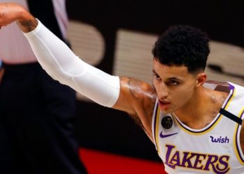 Navijači su tražili da mu se uskrati šampionski prsten, a Lakersi mu dali novi ugovor