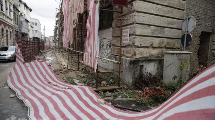 Mostar: Srušio se zid NAMA-e, ima ozlijeđenih