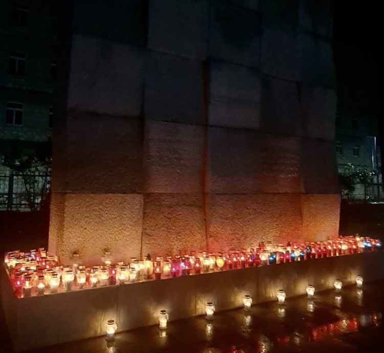 Mnoštvo Gruđana upalilo svijeće za naše anđele