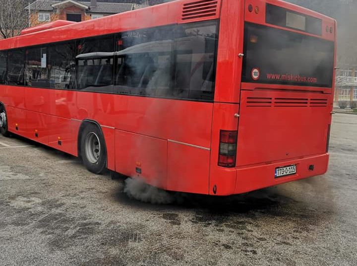 Široki Brijeg: Požar na autobusu na kolodvoru