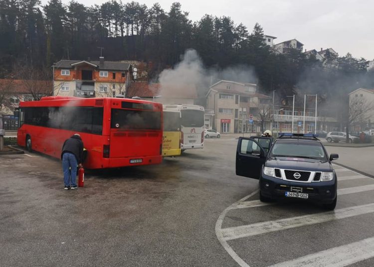 Široki Brijeg: Požar na autobusu na kolodvoru