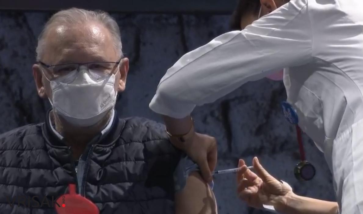 Hrvatska: Članovi Stožera javno se cijepili protiv koronavirusa