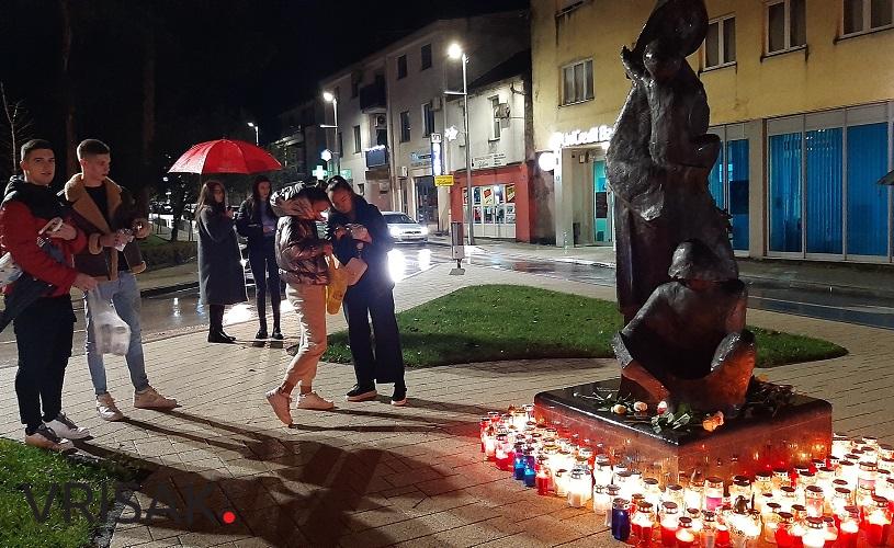 U Širokom Brijegu zapaljene svijeće za naše anđele iz Posušja