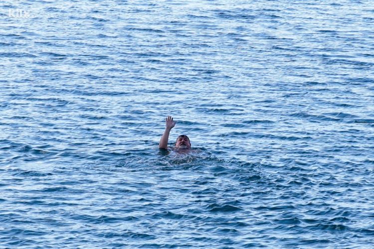 Video: U Neumu ima kupača i u siječnju