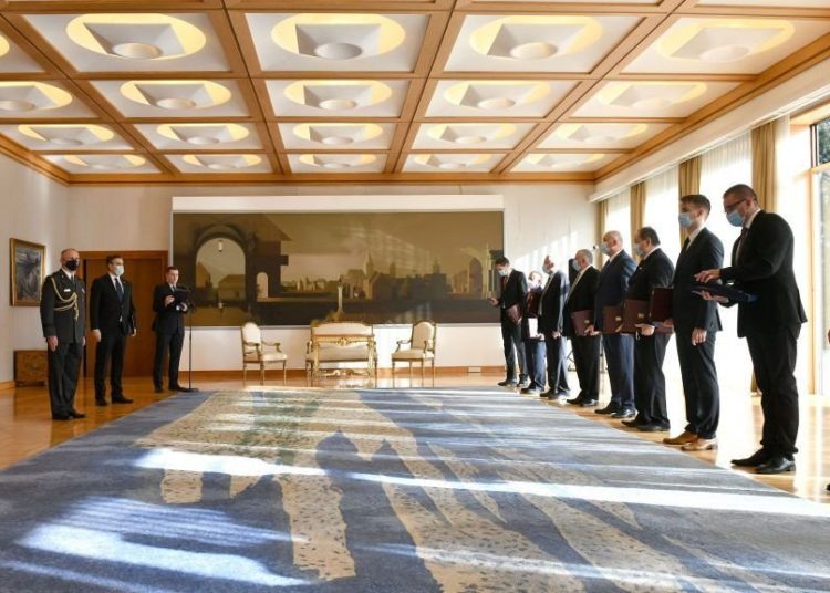 Milanović uručio odlikovanja postrojbama HVO-a i policije HR HB