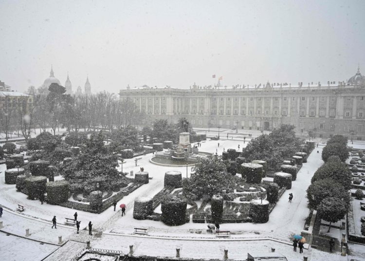 Madrid pogodila nezabilježena snježna mećava, grad je kompletno paraliziran