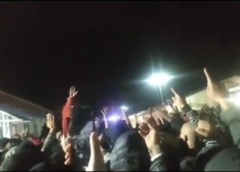 Uz povike “Tekbir” migranti napali policiju, prevrtali policijska vozila…