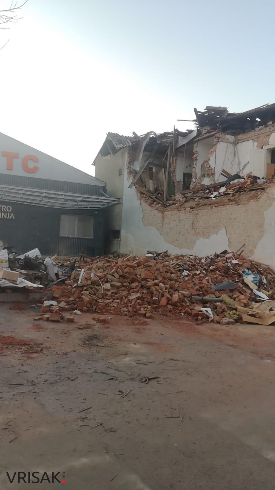 Danas je nekolicina Hercegovaca, zajedno s dva šlepera puna donacija, otišla u Petrinju kako bi pomogli u mjestima pogođenim potresom