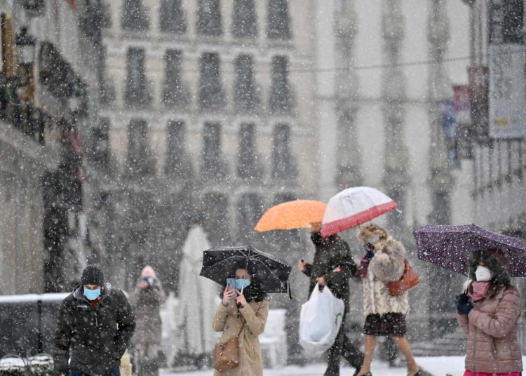 Madrid pogodila nezabilježena snježna mećava, grad je kompletno paraliziran